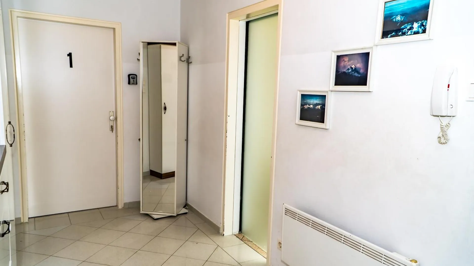 Spacious Apartment 5 Minutes To Wiener Stadthalle 0*, Vienna