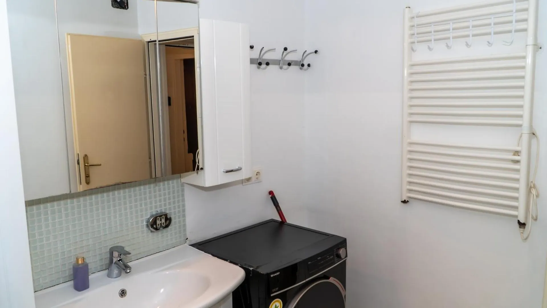 Spacious Apartment 5 Minutes To Wiener Stadthalle Austria