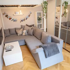 Cozy Modern Nest In The Heart Of With Netflix Apartment