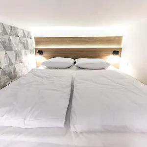 Zeus Design Apartment