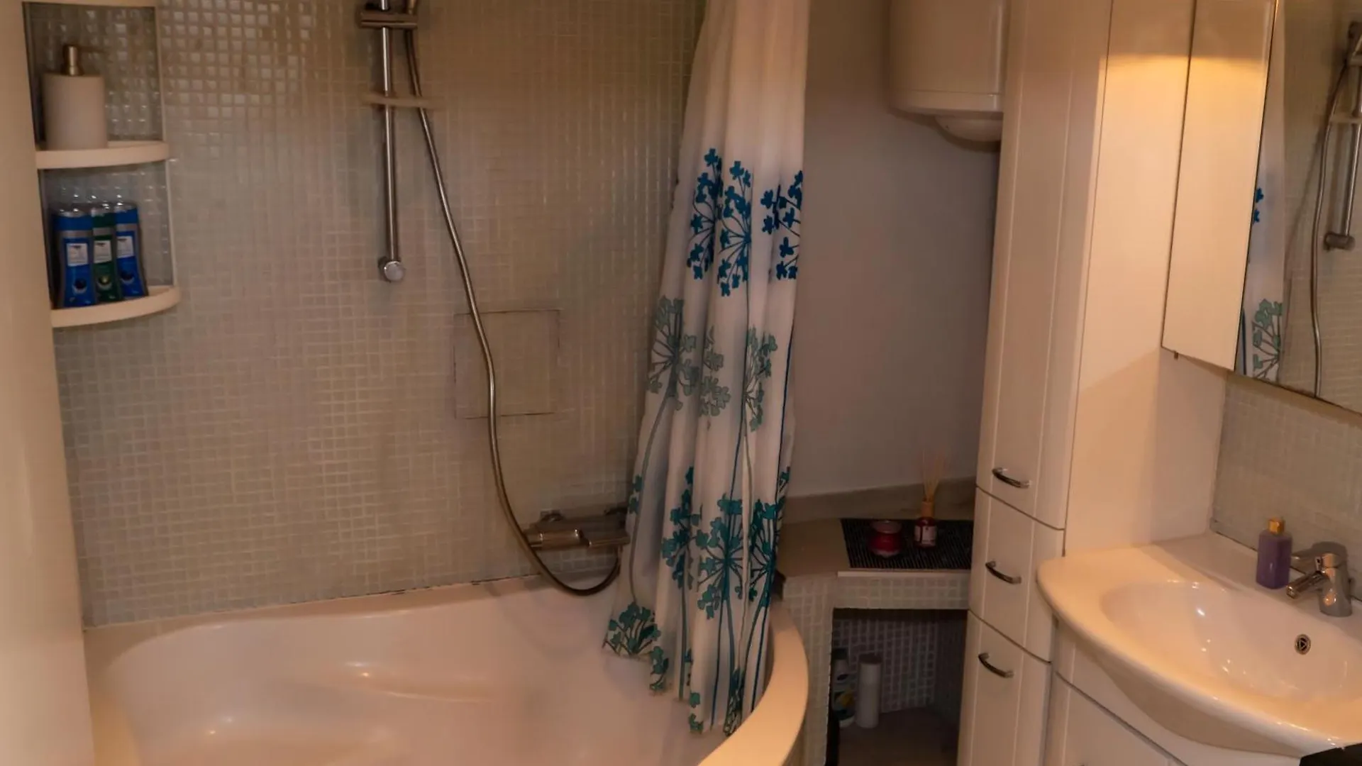 Spacious Apartment 5 Minutes To Wiener Stadthalle  Vienna